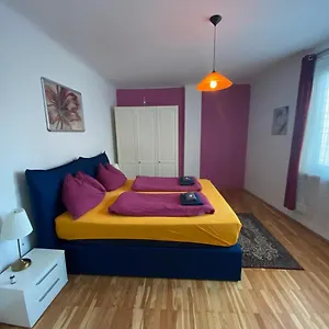  Apartment Domino